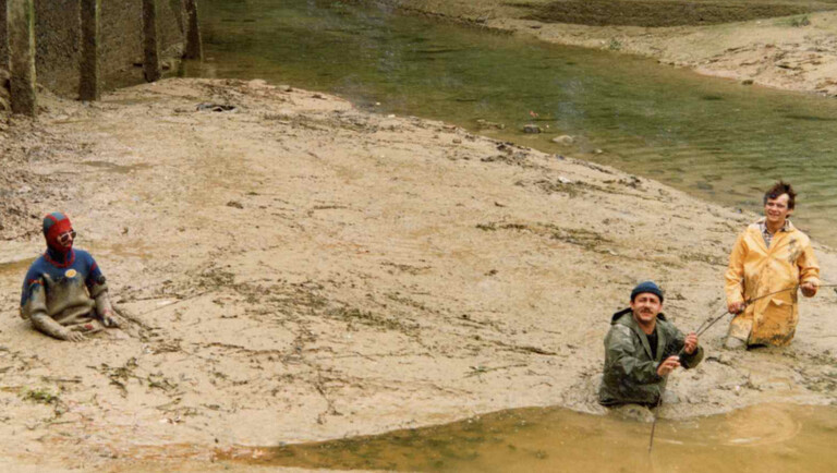 Patrick Champlon et son équipe dans le canal de Foug