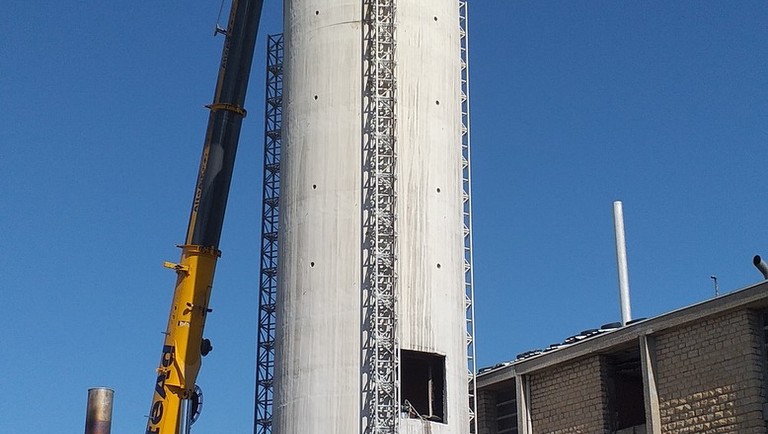 Sciage en élément béton grutage d'une cheminée béton à Mâcon