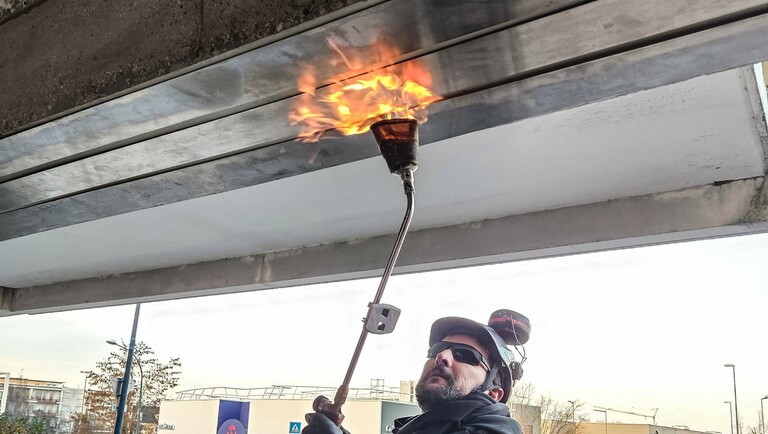 Renfort de poutre par lamelle acier à mémoire de forme Re-Fer re-plate
