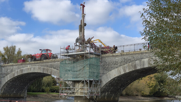 Fondation sur les berges de la Sarthe