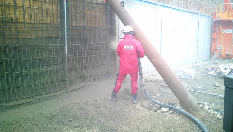 Finition gratté impeccable conforme aux exigences de Demathieu Bard!