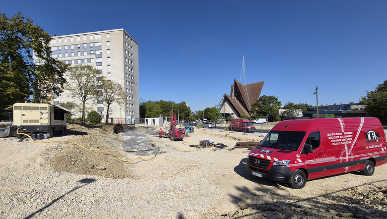 Vue d’ensemble du chantier de micropieux de la future maison de santé de Laxou.
