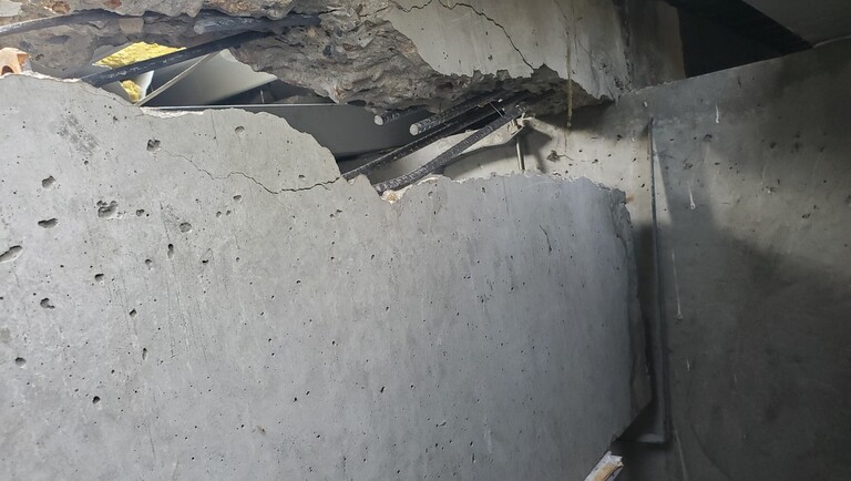 Rupture fragile d'une panne béton précontrainte menaçant de s'effondrer